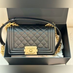 Chanel boy caviar leather small size
